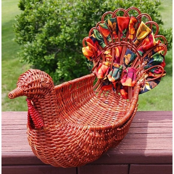 Vintage Wicker Rattan Bread / Fruit Woven Turkey Storage Basket Table Decor EUC - Picture 1 of 6